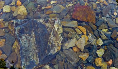 subsurface rocks, portage into knife lake