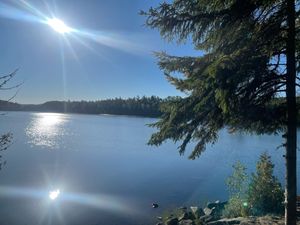 Bright_sunny_day_for_paddling_on_Canoe_Lake.jpg