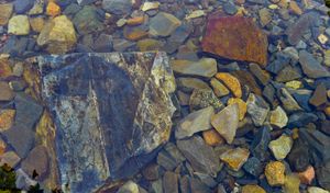 subsurface rocks, portage into knife lake