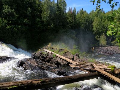 2016-09-04_029_Quetico Man Chain Silver Falls